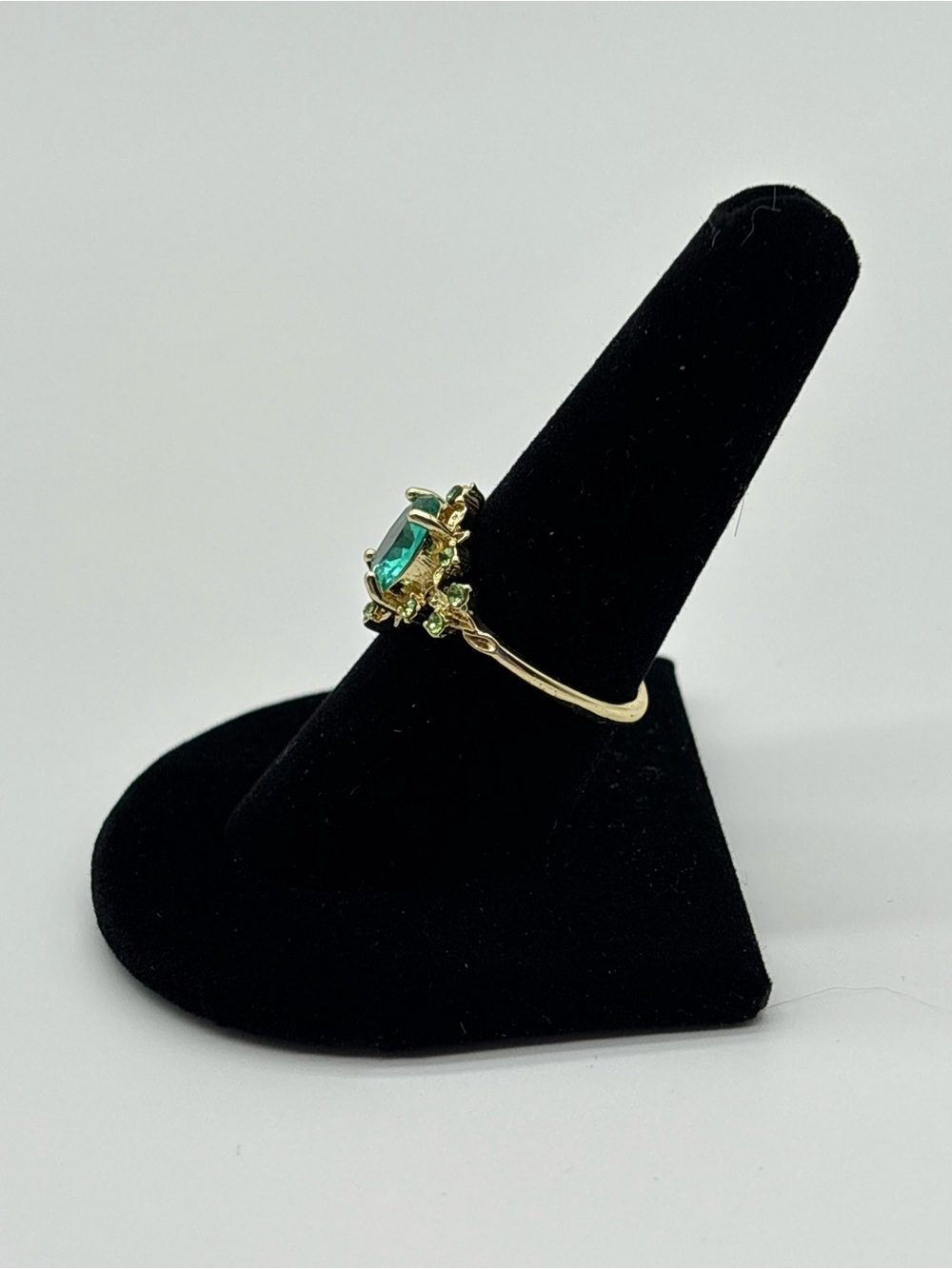 Gold Emerald Green Halo Ring Size 9 Women Jewelry - Picture 3 of 4